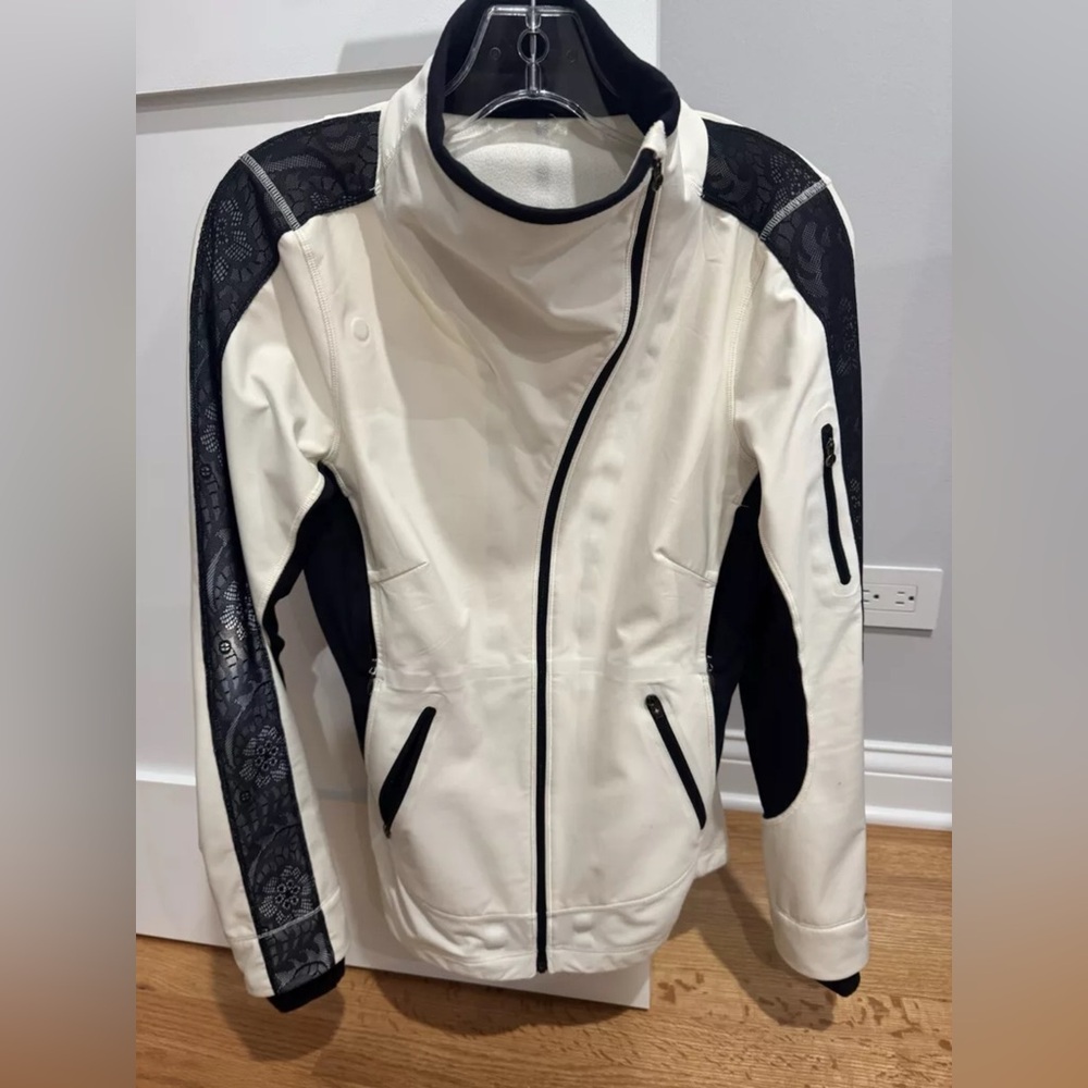 Lululemon Run Draft Dodger Jacket Full Zip Polar Cream Lace Womens Size 4